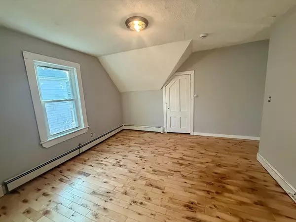 Plymouth, MA 02360,3 Murray St #2