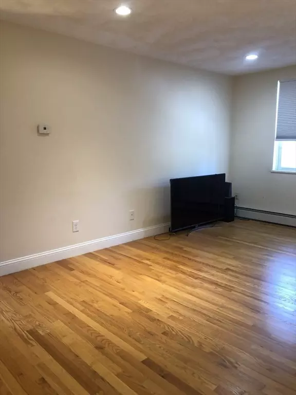 Waltham, MA 02452,1105 Lexington Street #9