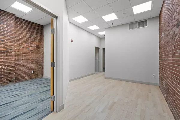 Boston, MA 02205,142 Commercial Street #C2