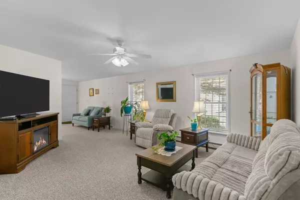 Plainville, MA 02762,3 Hannah Drive #617