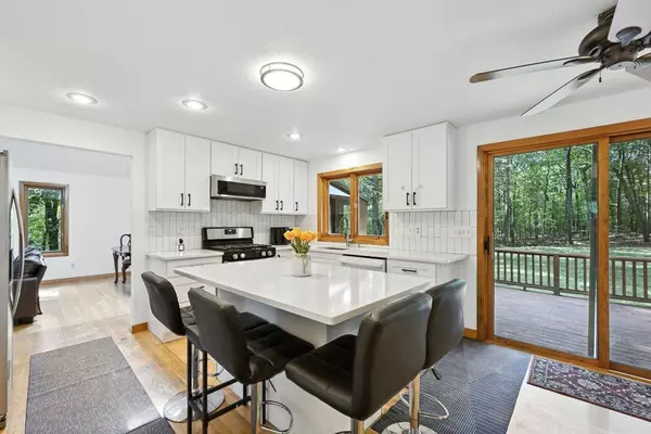 9 Valleywood Rd, Hopkinton, MA 01748