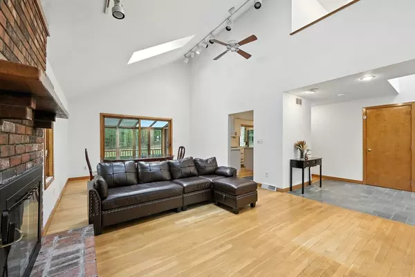 Hopkinton, MA 01748,9 Valleywood Rd