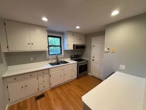 Bolton, MA 01740,871 Main St