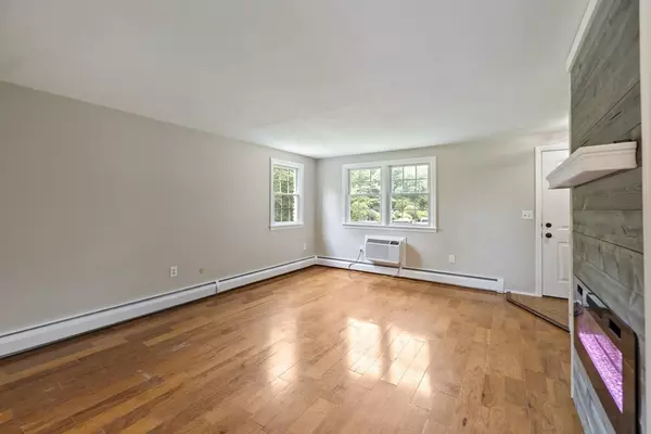Agawam, MA 01001,418 Meadow St #15D