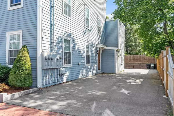 Newburyport, MA 01950,41 Washington #B