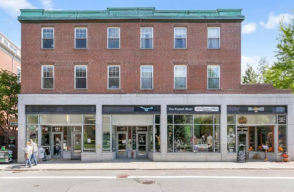 Salem, MA 01970,131 Essex Street #32