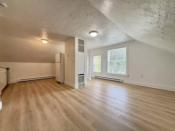 North Attleboro, MA 02760,542 Mount Hope Street #3