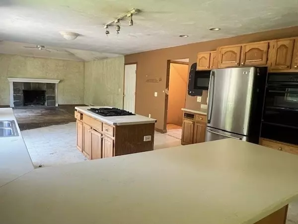 Leominster, MA 01453,12 Walden Ct