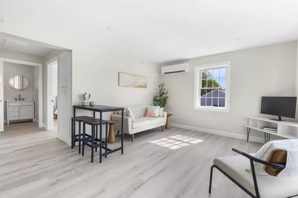 Barnstable, MA 02601,112 West Main #1