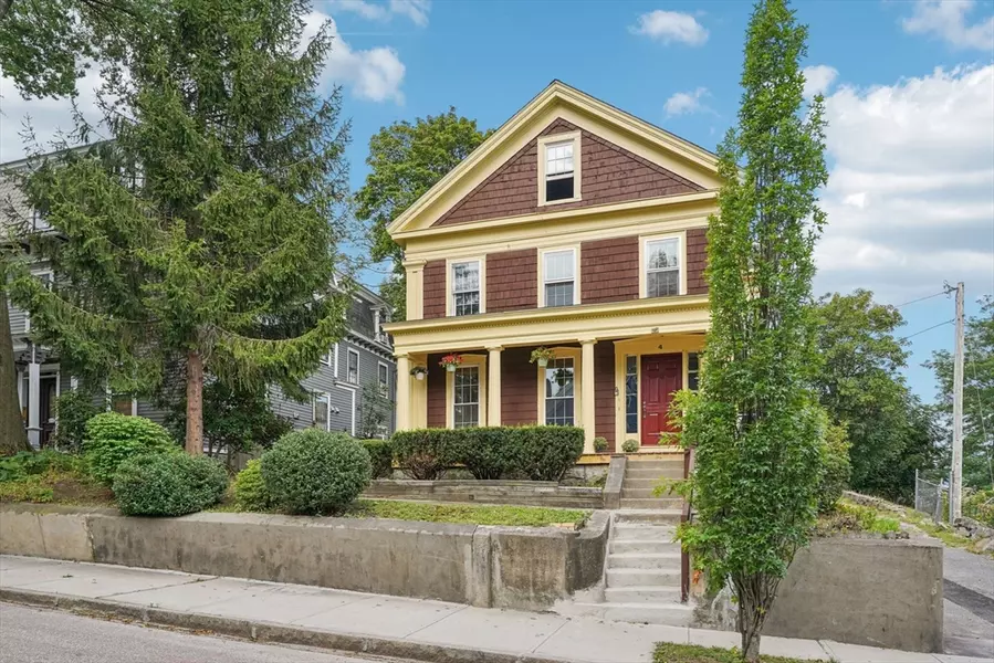 4 Crown St, Worcester, MA 01609