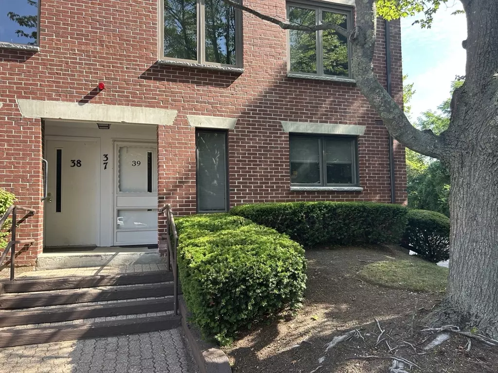 Newburyport, MA 01950,126 Merrimac Street #37