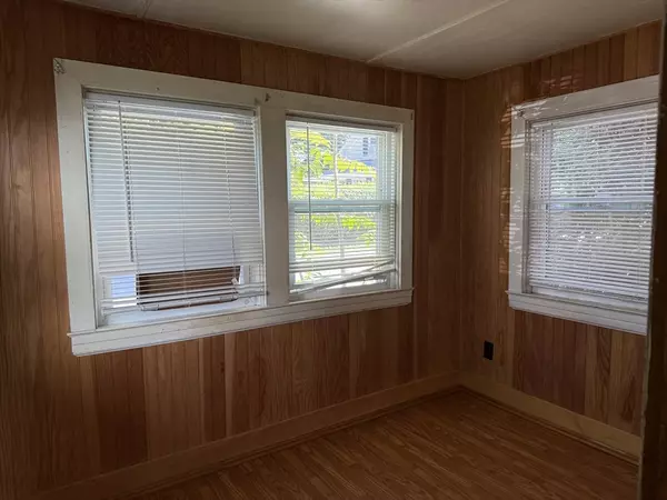 Swansea, MA 02777,174 Bluff Ave. #1