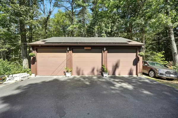 504 Alpine Dr, Southbridge, MA 01550