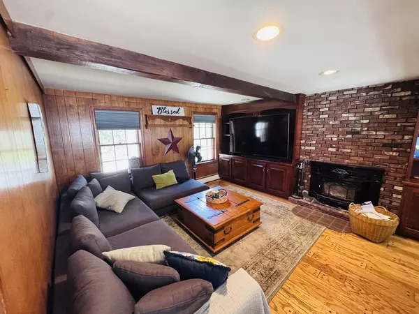 Milford, MA 01757,13 Hemlock Ln