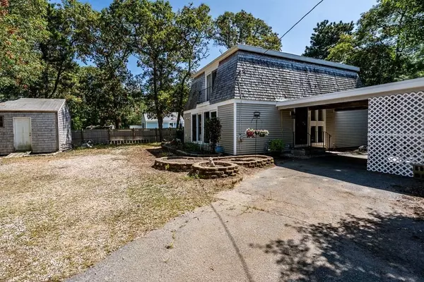 Mashpee, MA 02649,6 Santuit Pond Rd
