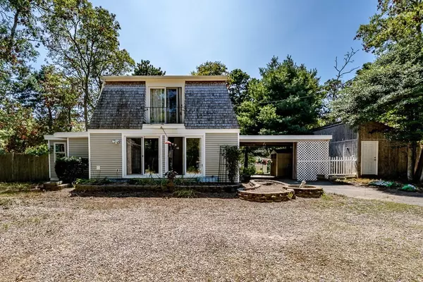 Mashpee, MA 02649,6 Santuit Pond Rd