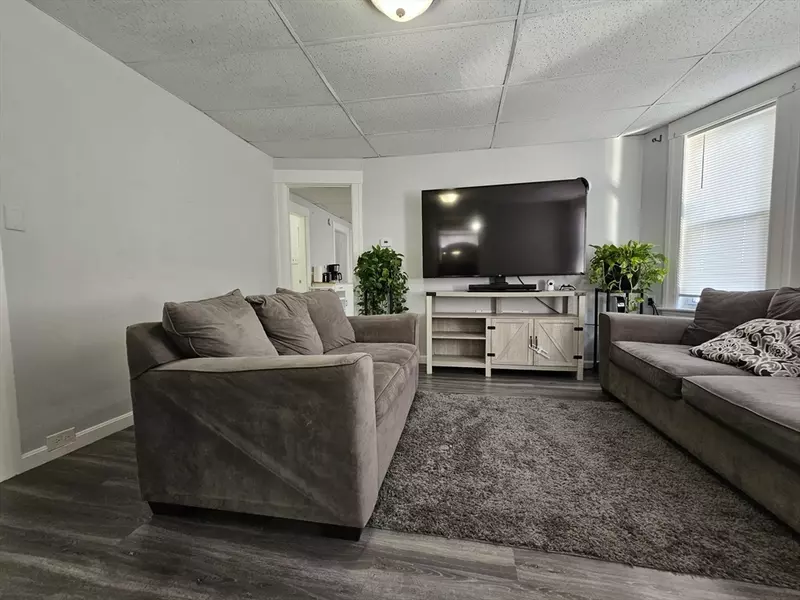 105 Arthur St #1, Worcester, MA 01604