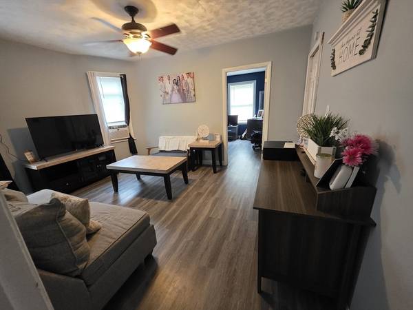 105 Arthur St #1, Worcester, MA 01604