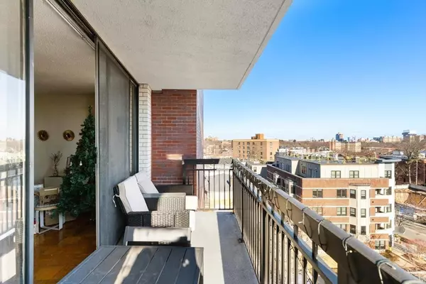 Brookline, MA 02446,50 Longwood Ave #712