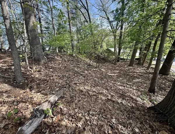 51 Lake Shore Rd, Natick, MA 01760