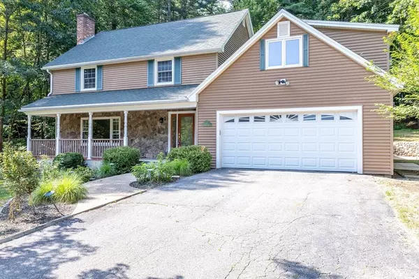 22 Old Coach Rd, Hudson, NH 03051