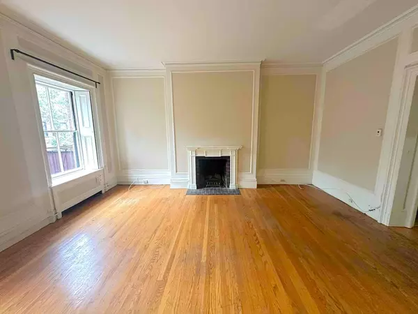 Boston, MA 02116,107 Beacon #7