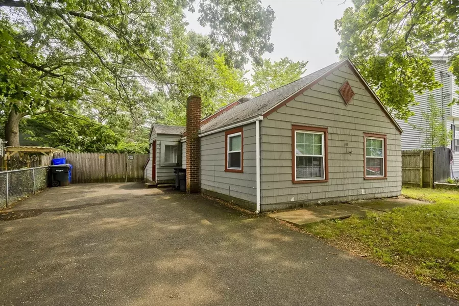 145 Darling St, Springfield, MA 01151