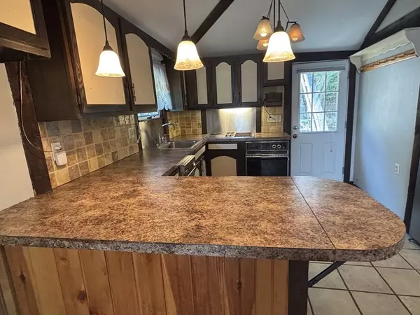 Wrentham, MA 02093,570 Eastside Road