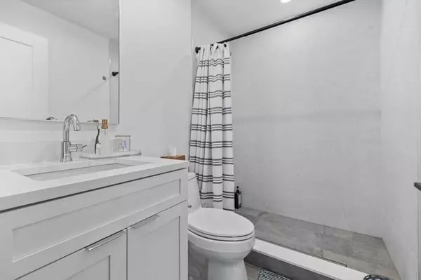 Newton, MA 02460,70 Walker St #2