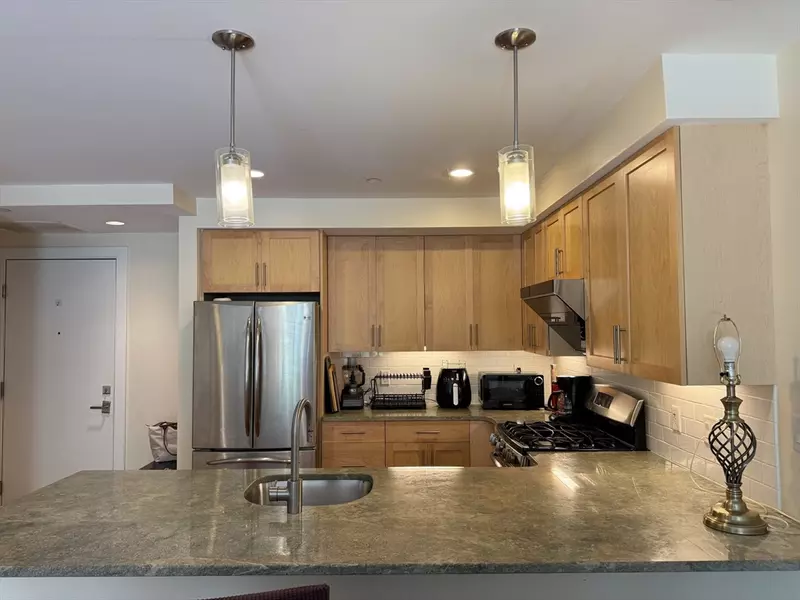 321 Hammond Pond Pkwy #106, Brookline, MA 02467