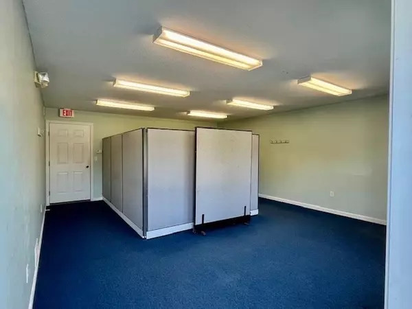 Chicopee, MA 01020,5 Willow St