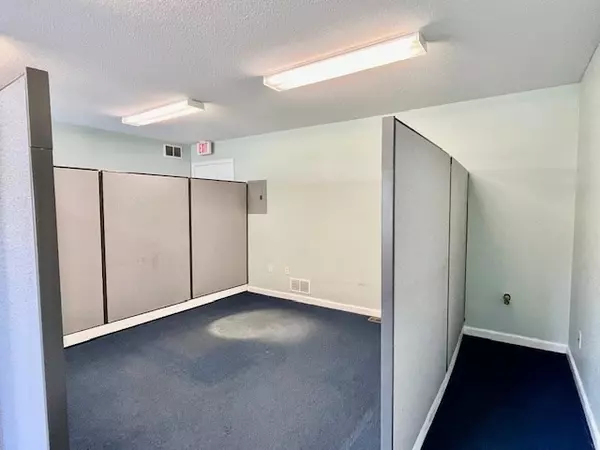 Chicopee, MA 01020,5 Willow St