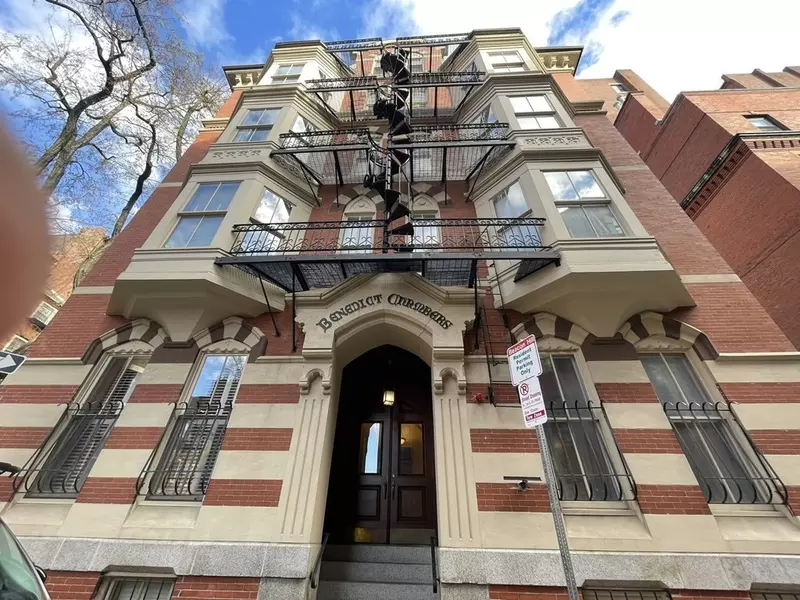 3 Spruce Street #1B, Boston, MA 02108