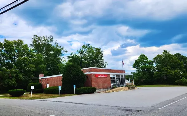 Dracut, MA 01826,1985 Lakeview Ave