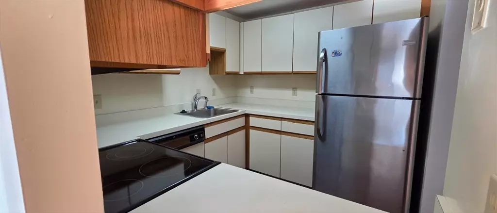 Stoneham, MA 02180,200 Ledgewood Drive #606