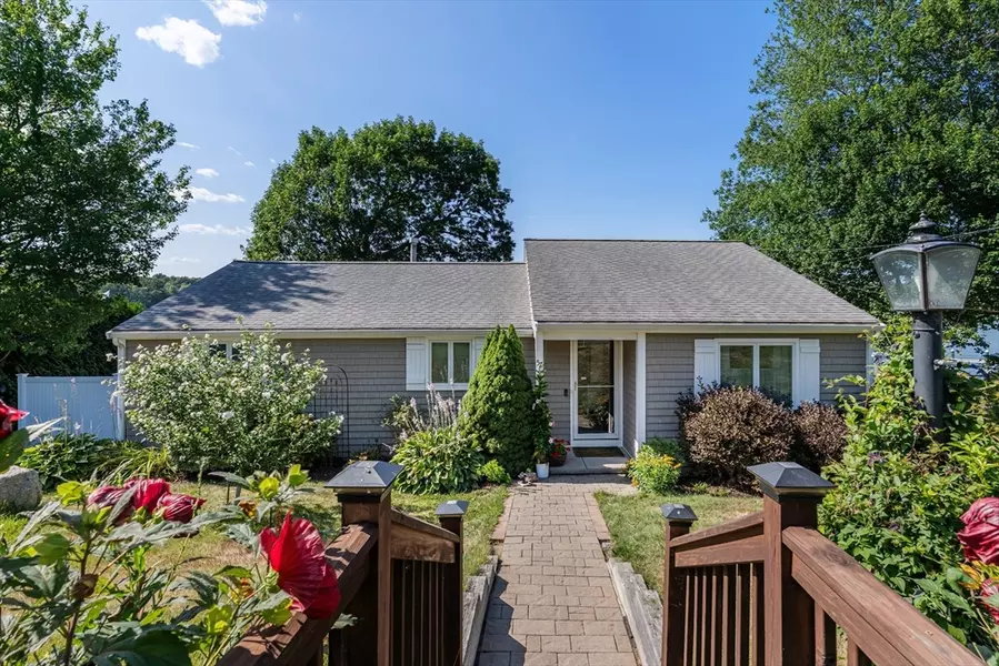 57 Cliff Dr, Freetown, MA 02702