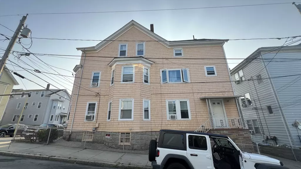 534 William St #Floor 3, Fall River, MA 02721