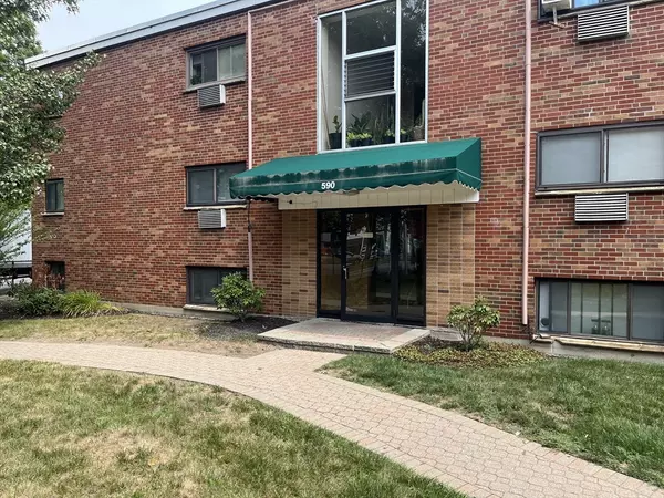 590 American Legion Hwy #5, Boston, MA 02131