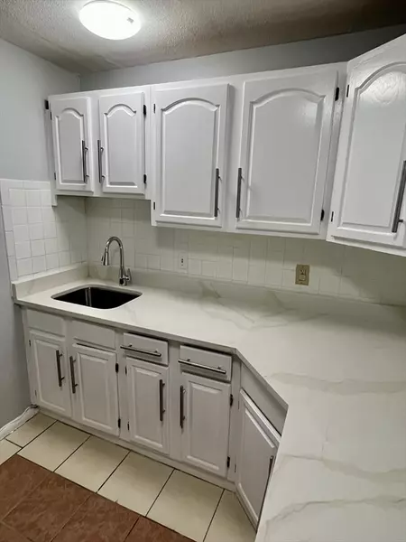 590 American Legion Hwy #5, Boston, MA 02131