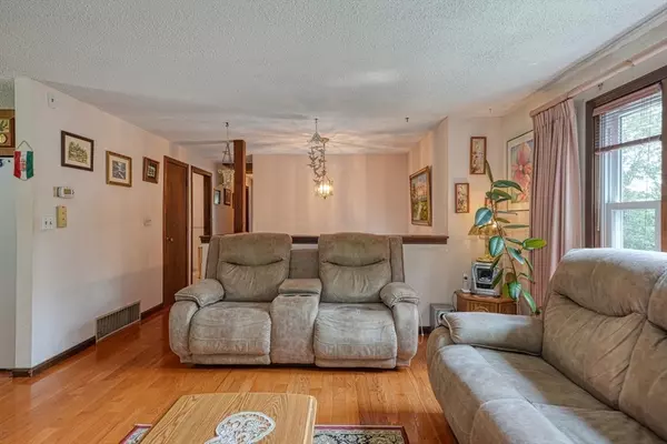 Maynard, MA 01754,49 Summer Hill Rd