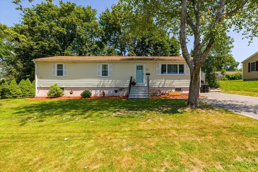 14 Grosvenor St, Ayer, MA 01432
