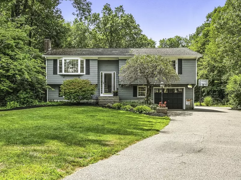 41 Brookwood Rd, Attleboro, MA 02703