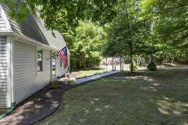 Rochester, MA 02770,139 Walnut Plain