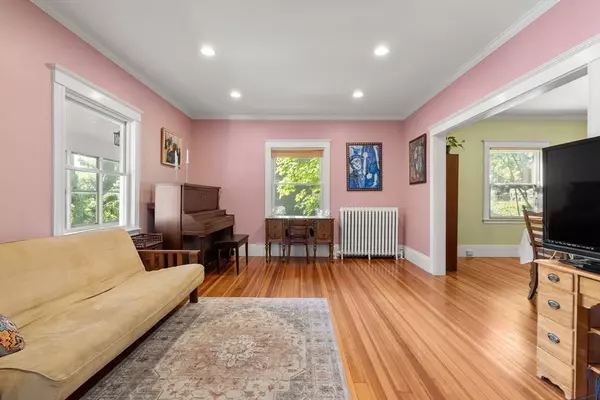 Newton, MA 02459,162 Clark St
