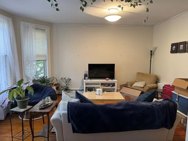 502 Green St #2L, Cambridge, MA 02139