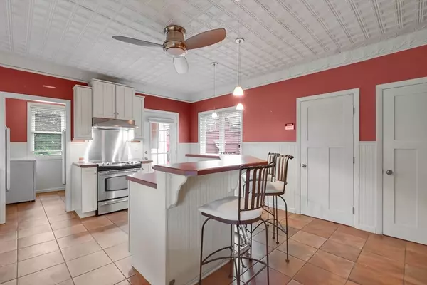 Agawam, MA 01001,67 Suffield St