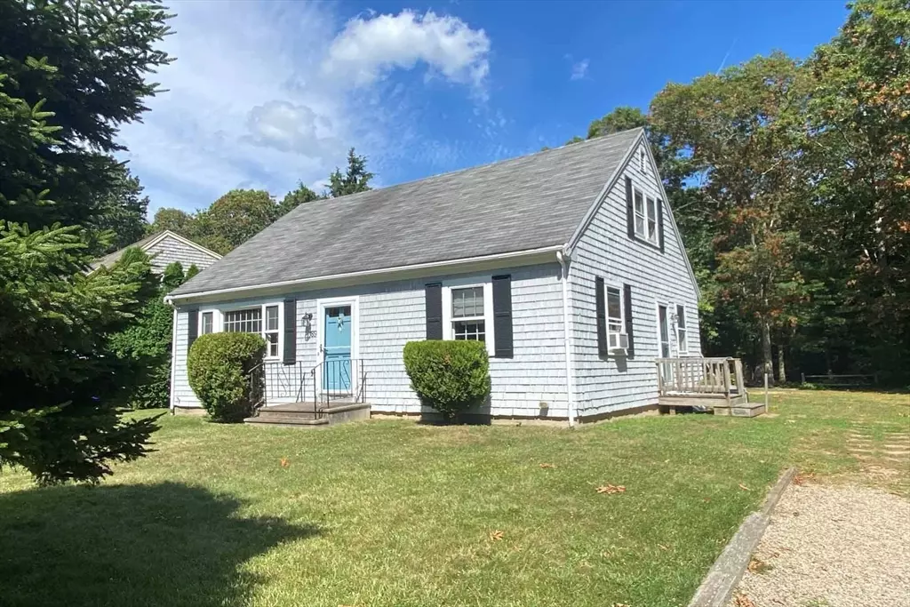 Mashpee, MA 02649,89 Shorewood Dr