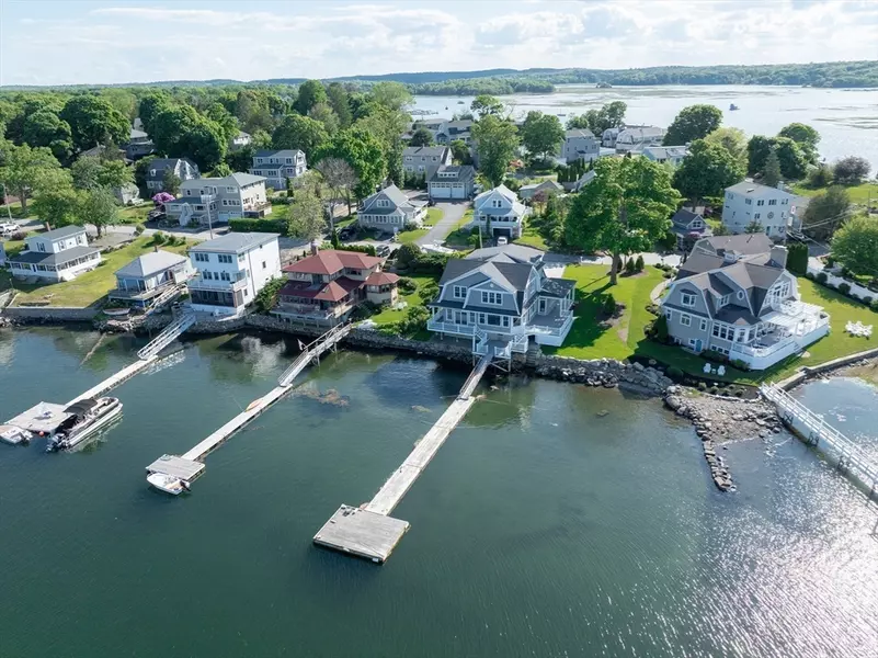 8 Riverside Rd, Gloucester, MA 01930