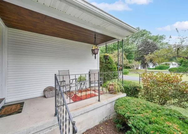 Longmeadow, MA 01106,95 Albemarle Rd