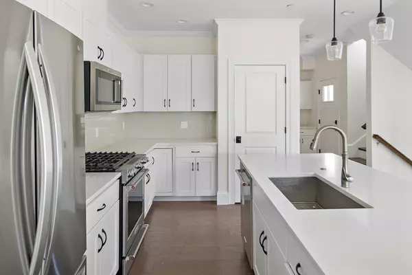 Lexington, MA 02420,19 Lily Pond Lane #19